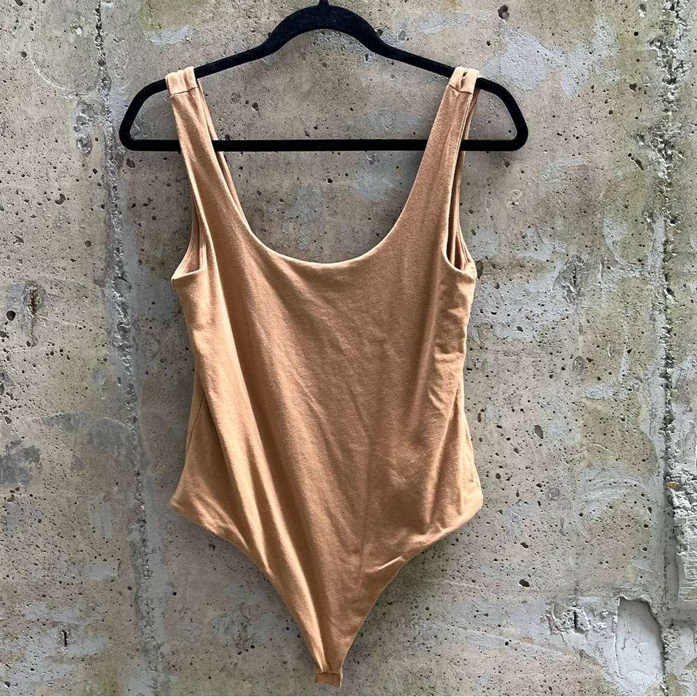 ✨3 for $50✨ Banana Republic True Hue Scoop Neck Thong Bodysuit, Medium